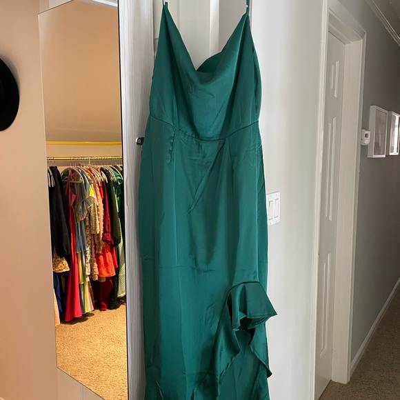 Green Missguided Silk-Style Dress w Ruffle Slit (Small - fits more Med-Large) - Picture 4 of 6